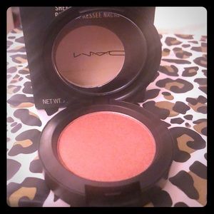 ⭐️MAC COSMETICS⭐️RARE⭐️”TRIXIE” POWDER/BLUSH